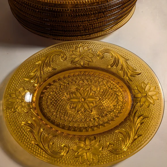 Tiara Amber Pressed Glass Dessert Plates - Set of 9 - Picture 3 of 4